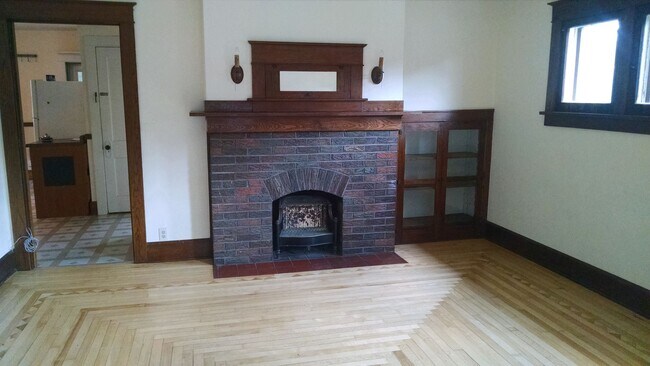 Foto del edificio - 4BR Home Near Olbrich Gardens & Garver Feed Mill