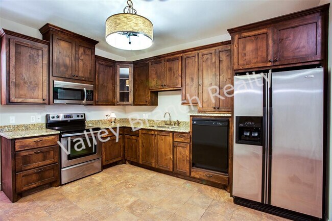 Kitchen - 3256 Karen St