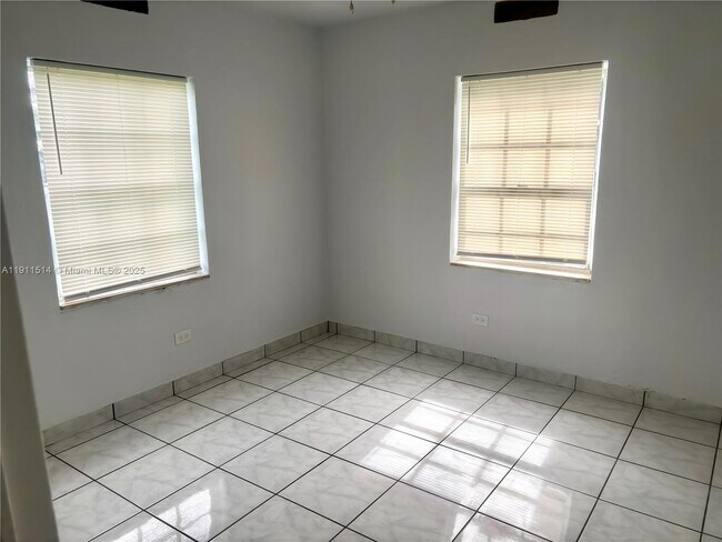 Foto del edificio - 15324 Lincoln Dr