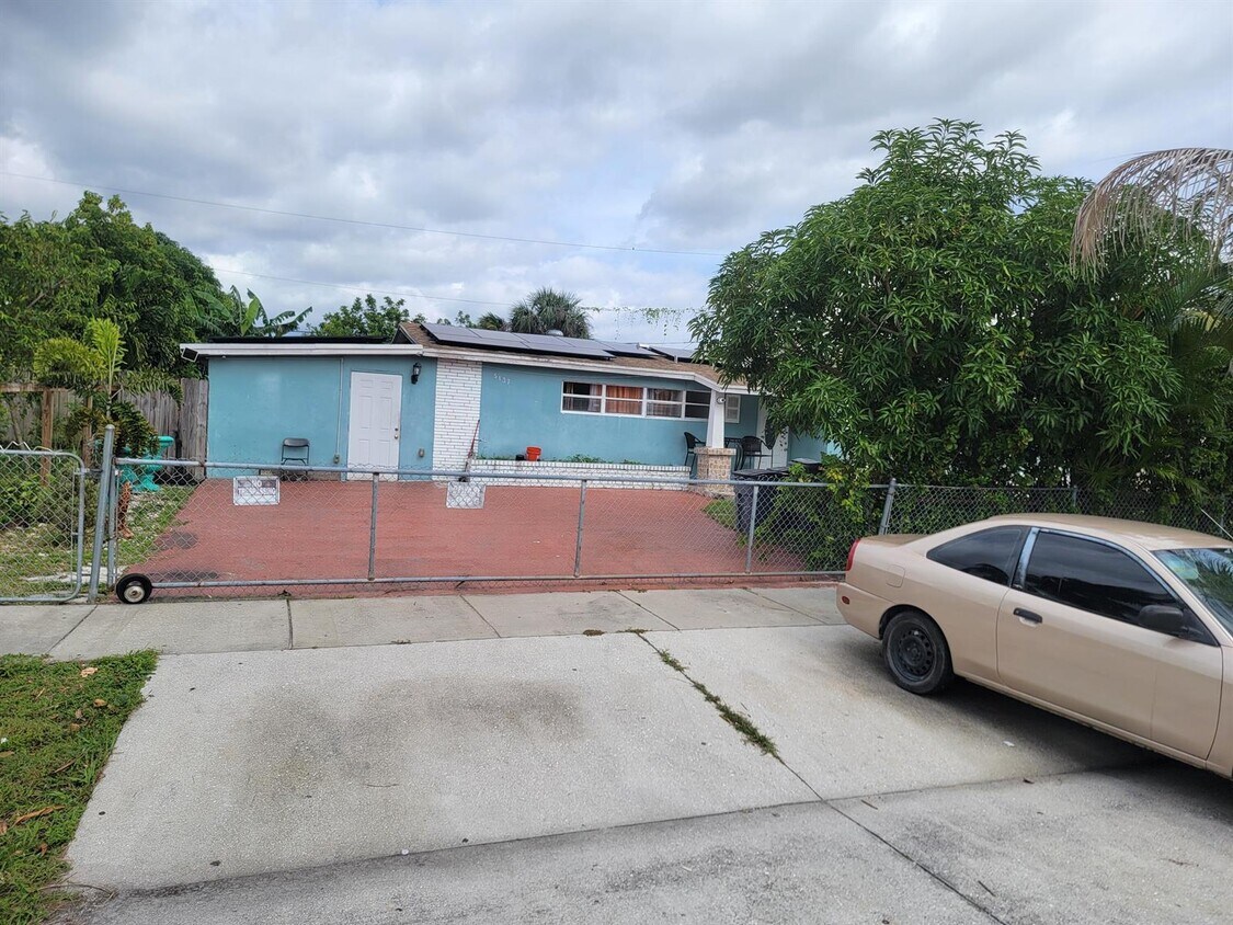 Building Photo - 5137 45th St