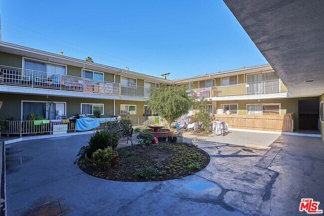 Foto del edificio - 443 S Wilton Pl