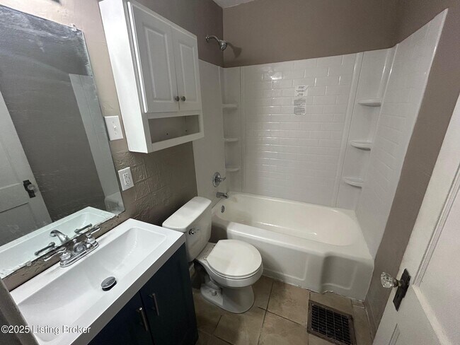 Foto del edificio - 735 Compton St