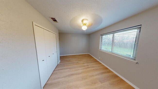 Foto del edificio - 10214 Missel Thrush Dr