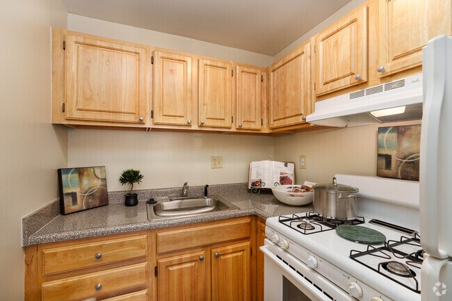 1 Bedroom Apartment - Southgate Apartments & Townhomes