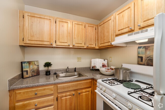 1 Bedroom Apartment - Southgate Apartments & Townhomes