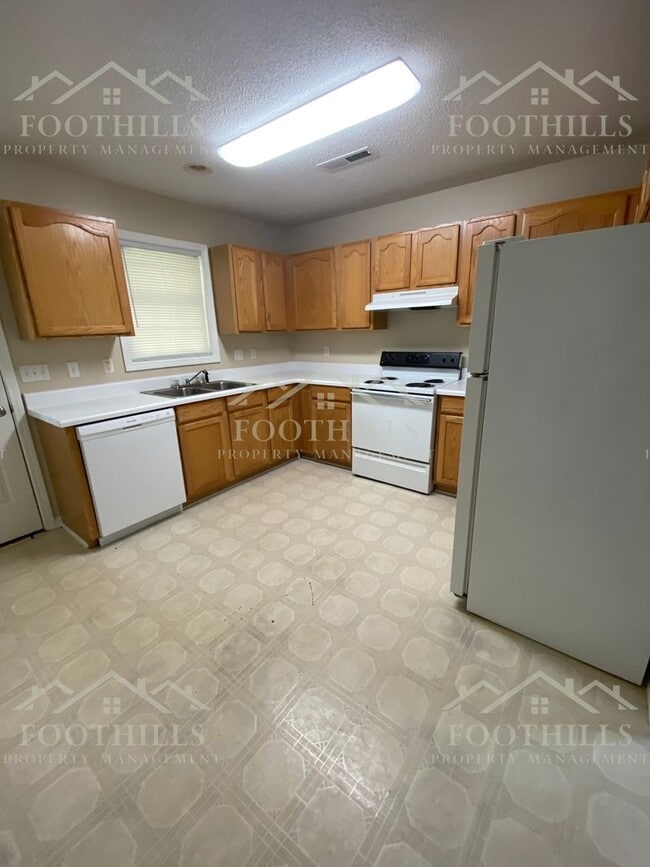 Building Photo - 101 Heatherbrook Ct
