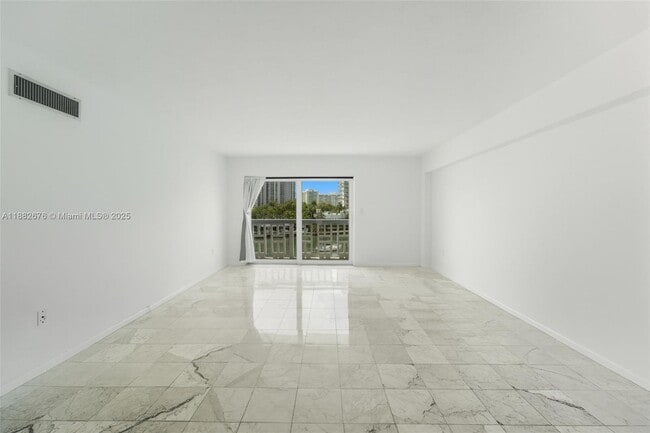 Building Photo - 1662 Lincoln Ct