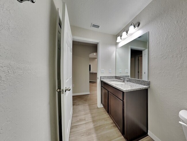 Foto del edificio - 9809 N Santee Terrace