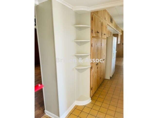 Foto del edificio - 835 Idlewilde Ln