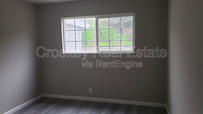Foto del edificio - 322 Sweeney Rd