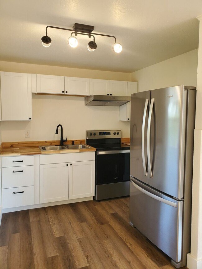 Foto del edificio - 1 br, 1 bath House - 109 Acorn St