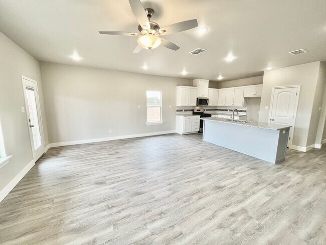 Foto del edificio - 4bed 2 bath - Frenship ISD