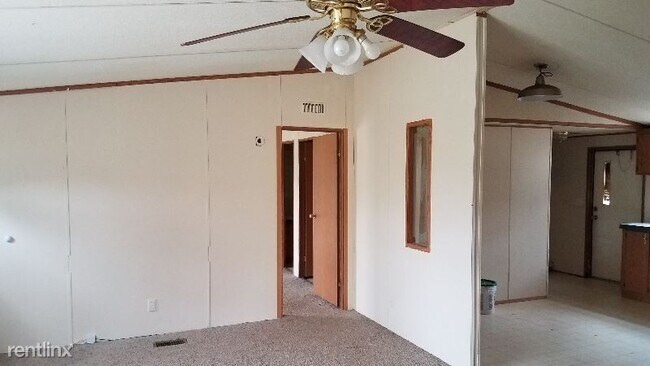 Foto del edificio - 7262 Waterloo Rd