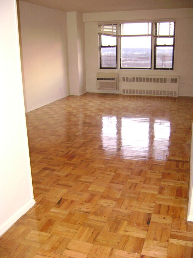 Building Photo - 98-01 67th Ave