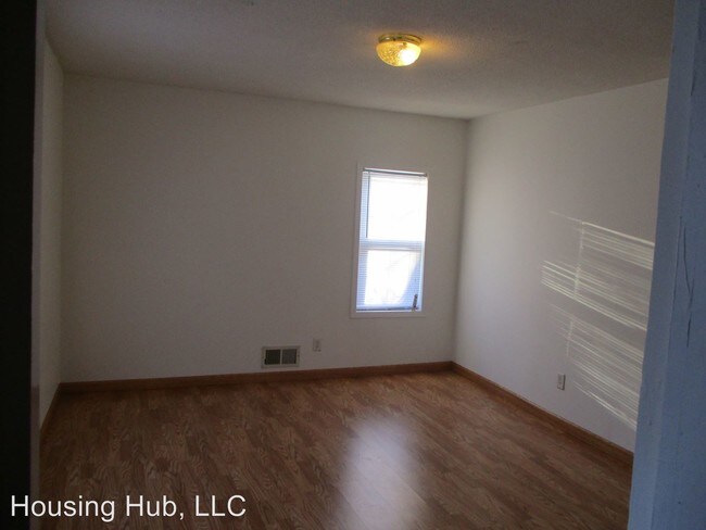Building Photo - 1077 Bush Ave