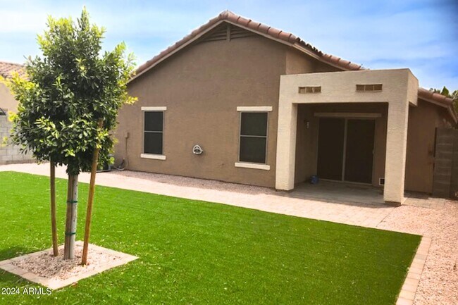 Building Photo - 8432 E Milagro Cir