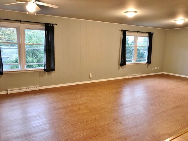 Building Photo - 213 Delcy Dr