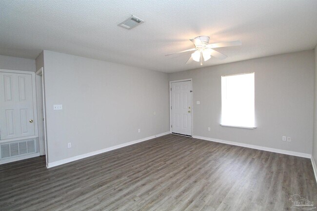 Building Photo - 6861 Roundup Ln