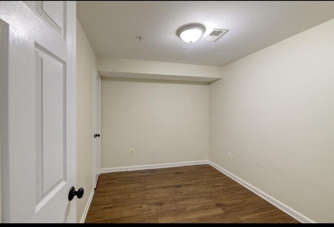 Dormitorio en el sótano (4) - 6942 Malachite Pl