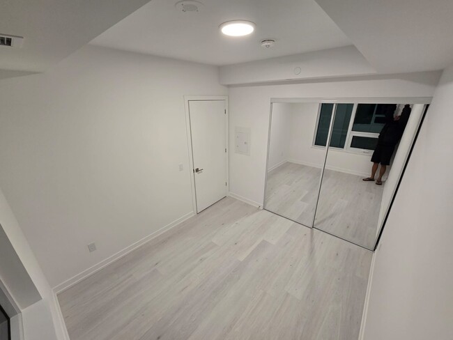Photo du bâtiment - 2501 Saw Whet Blvd