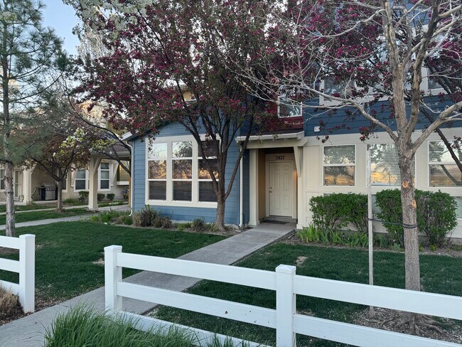 Foto del edificio - 2827 S Fairgrove Ln