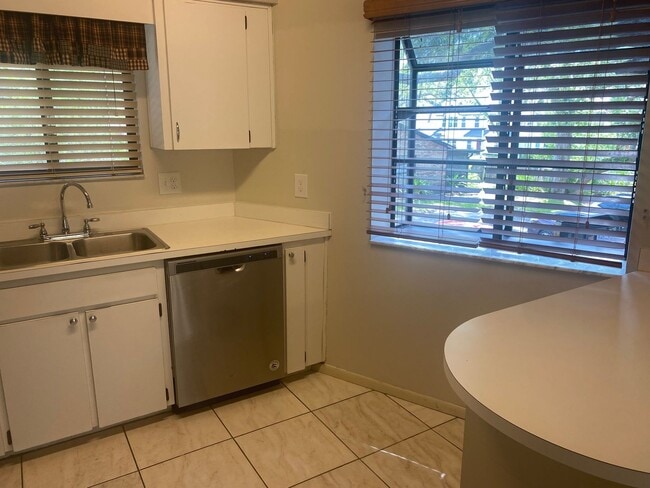 Building Photo - Charming 2-Bedroom Condo in Peaceful Foxha...