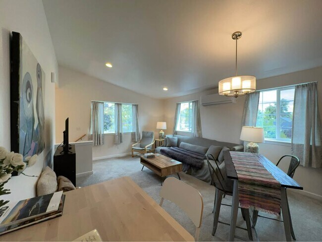 Foto del edificio - 233 NW Cedar Ave