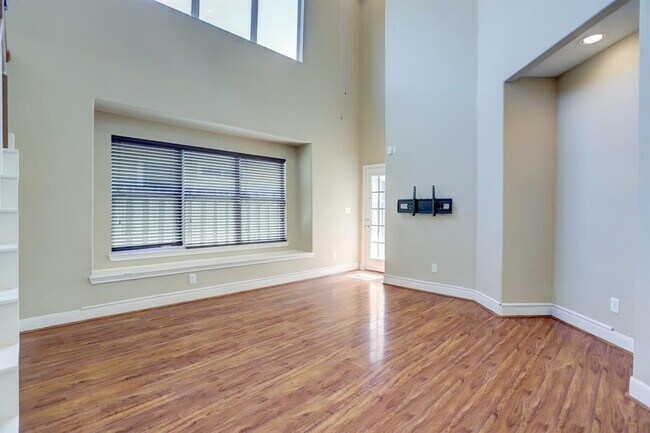 Building Photo - 7003 Rancho Mission Dr