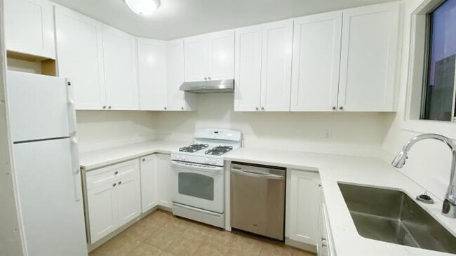 Building Photo - 2 bedroom in San Francisco CA 94116