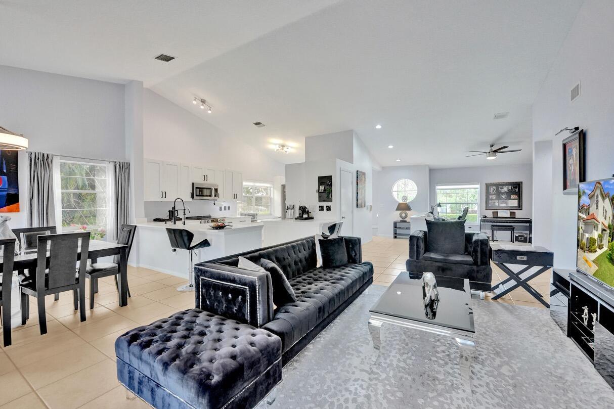 7669 Springwater Pl Unit 202, Boynton Beach, FL 33437 Condo for Rent