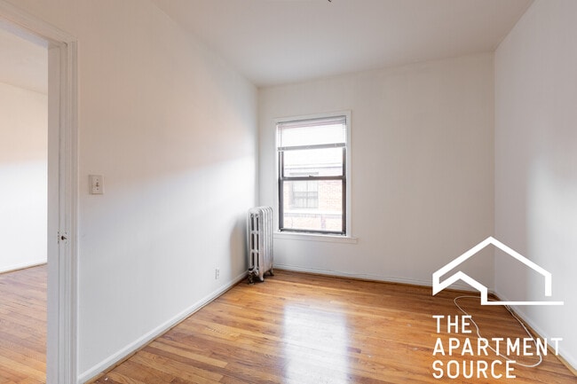 Building Photo - 929 W Sunnyside Ave