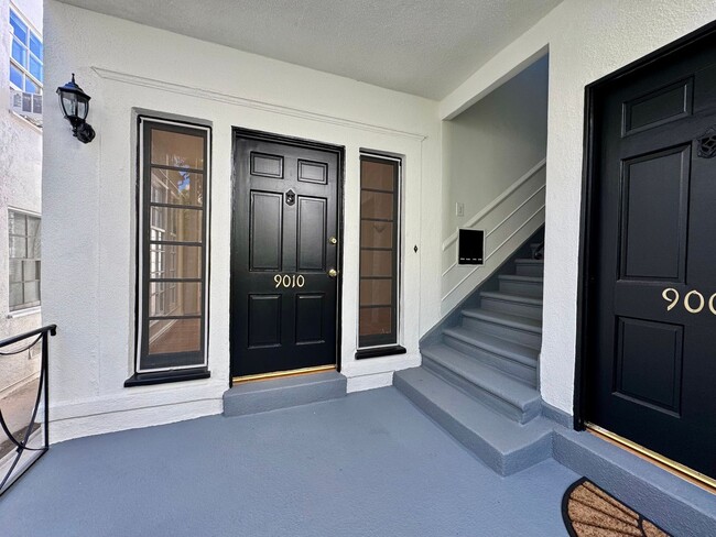 Foto del edificio - Sun-Filled 2-bed 1-bath First Floor short ...