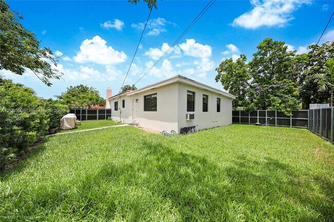 Foto del edificio - 3640 SW 11th St
