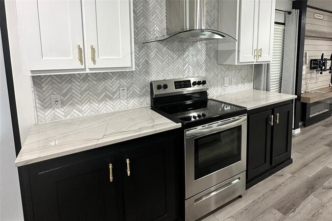 Building Photo - 1601 E Slaughter Ln