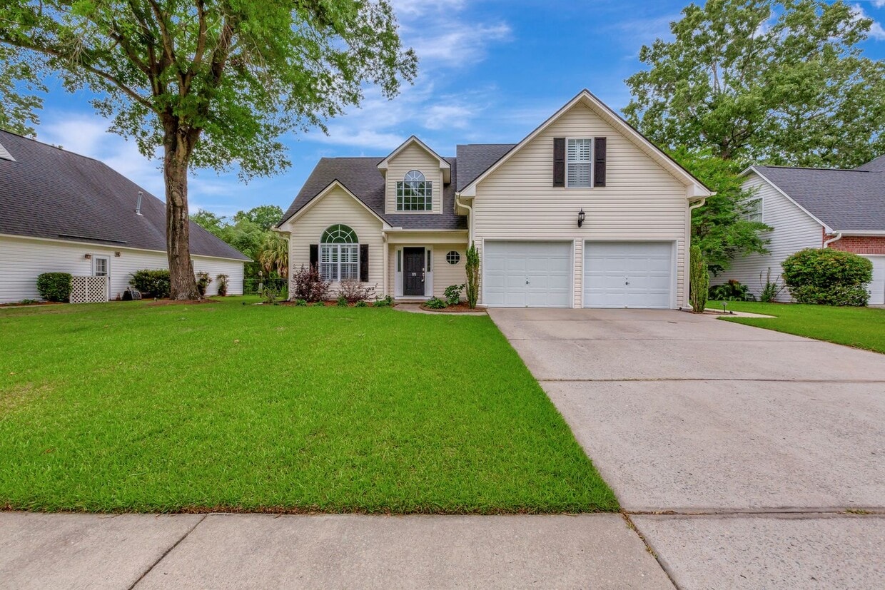 Primary Photo - Beautiful Home in The Hamlets