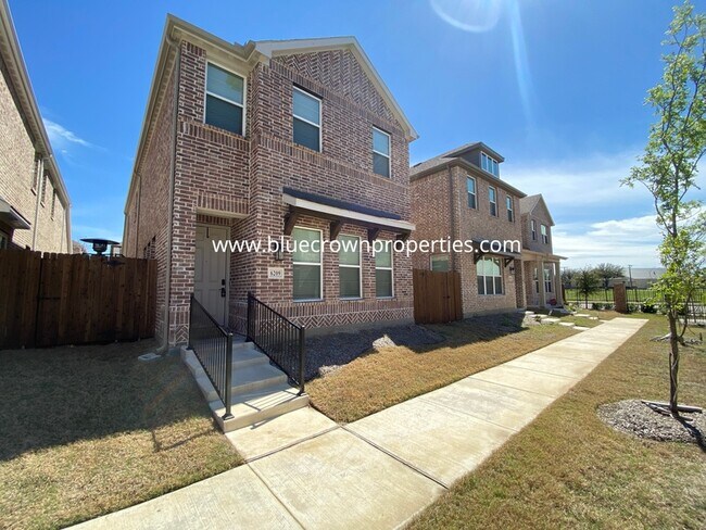 Building Photo - 6209 Queens Path