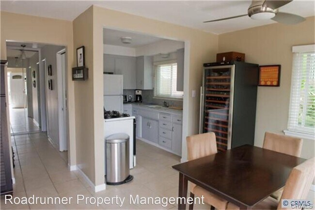 Building Photo - 1 br, 1 bath House - 136 W. Canada Unit A