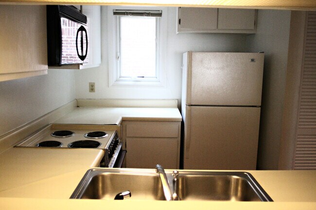 Foto del edificio - 2BR in Chancellor Square