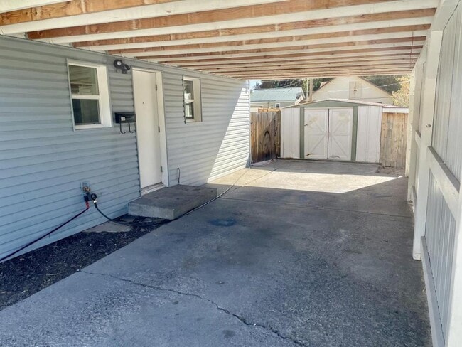 Building Photo - 238 E 21st St