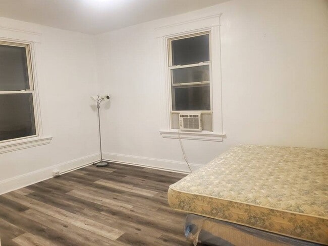 Building Photo - 2368 Chickasaw St