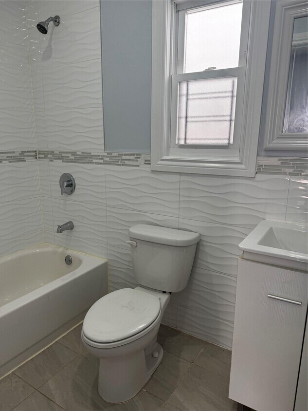 Foto del edificio - 818 E 216th St