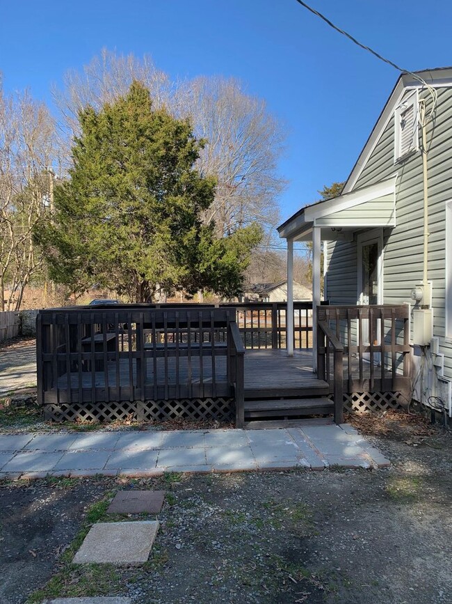 Building Photo - Cute 2 Bedroom Cottage in Greensboro NC