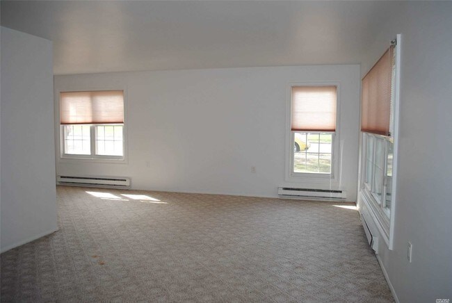 Building Photo - 472 Stratford Ln