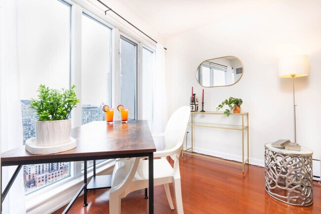 Building Photo - 210 Victoria St