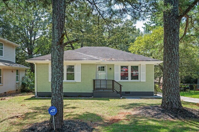 Foto del edificio - 2823 McAfee Rd