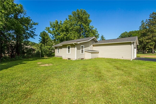 Building Photo - 617 Dewitt Rd