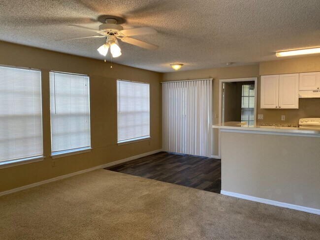 Building Photo - 1057 S Hiawassee Rd