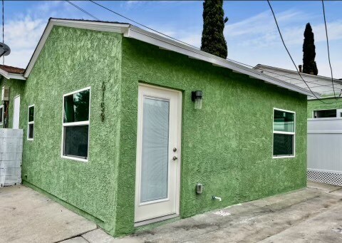 Foto del edificio - 6157 Clybourn Ave