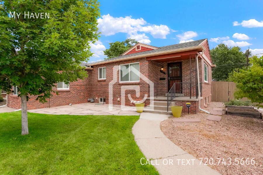 Primary Photo - 3002 Krameria St