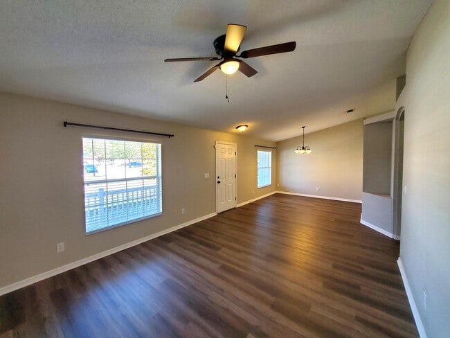 Foto del edificio - 5551 Cinnamon Fern Blvd